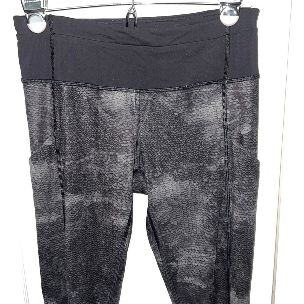 Lululemon women’s leggings fast and free